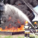 Отработка тушения пожара на нефтехимическом комплексе. Фото В.Мальцева.