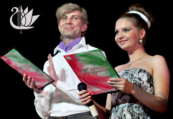 Ведущие церемонии Александр и Анна Рогачевы. Фото И.Супроненка