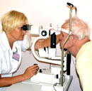 Фото Елены Емельяновой. На снимке: заведующая офтальмологическим отделением Светлана Шарафанович осматривает пациента