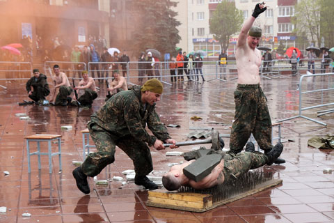 Новополоцкие «Победные марши». Фото Николая Авсеева, "Новополоцк сегодня"