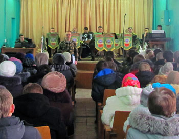 В заключении акции военный оркестр Полоцкого пограничного отряда подарил жителям Освеи концерт