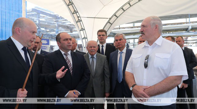 Президент Беларуси Александр Лукашенко посетил ОАО «Нафтан». Фото БЕЛТА