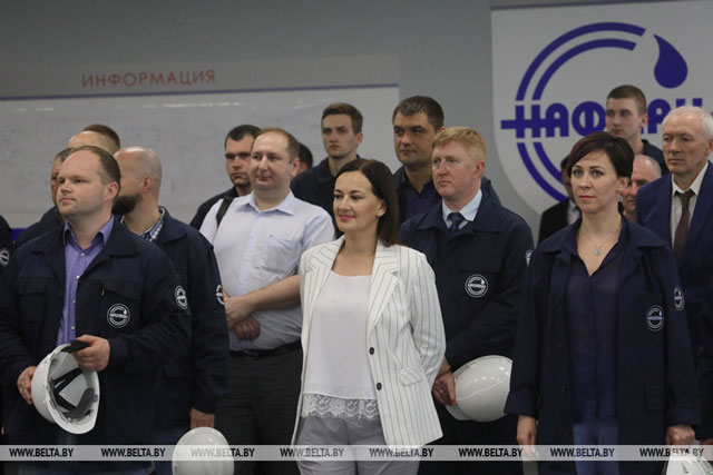 Представители трудового коллектива «Нафтана». Фото Александра Хитрова, БЕЛТА